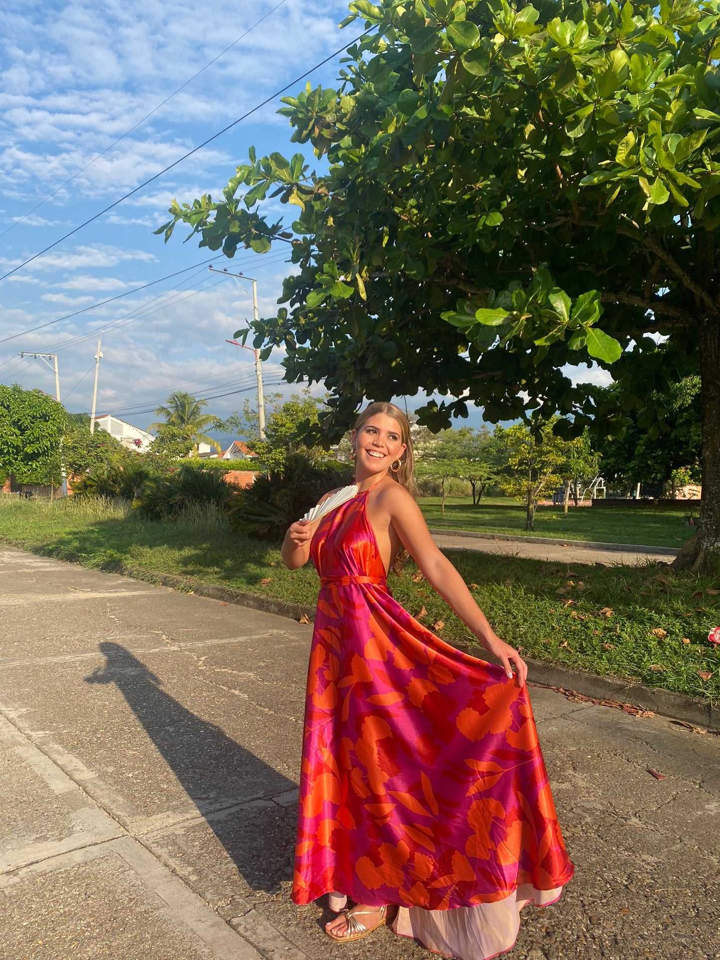 Vestidos largo estampado para flores para fiesta de matrimonio invitada. Vestidos elegantes para matrimonio. Vestidos para matrimonio invitada de día o de noche. Vestidos para boda en la playa en cartagena. Vestidos largos juveniles para matrimonios  o fiesta de graduación. 